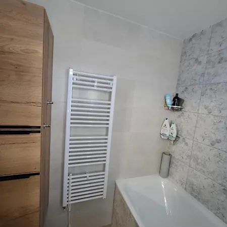 Krasny 3 Izbovy Bratislava-lamac Lägenhet *